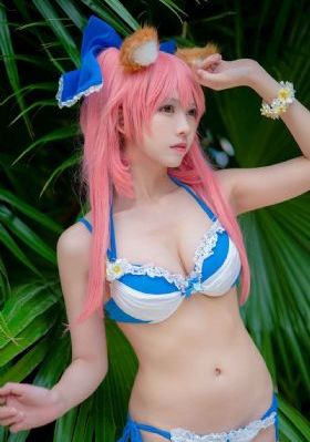 女人被公牛进入