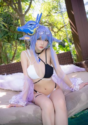 保姆三